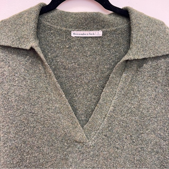 Abercrombie & Fitch Olive Green Short Sleeve V-Neck Polo Sweater - Picture 2 of 3